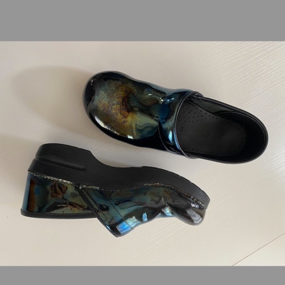 Dansko Clogs Iridescent Oil Slick Patent Leather Petrol Metallic Size 39 / 8.5 - Picture 6 of 12